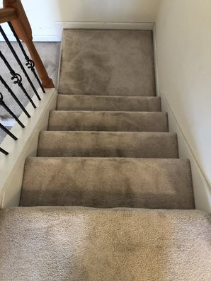 Before & After Cleaning Carpeted Staircase in Atlanta, GA (2)